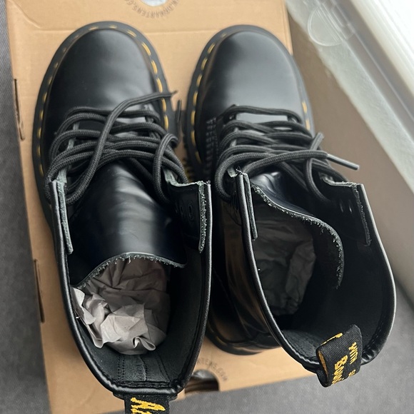 Dr. Martens 1460 Bex | Size 6 - Picture 6 of 7